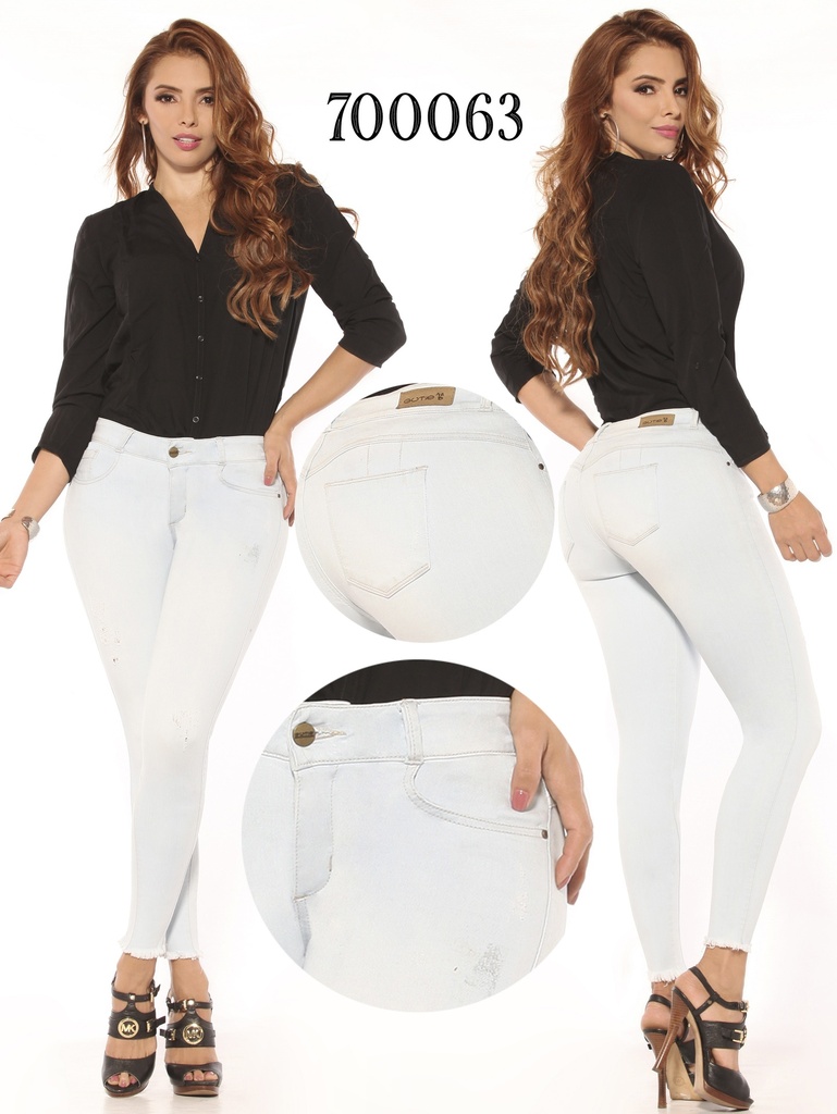 [26070006303] Jeans Levantacola Ajustados Blanco para Mujer 700063