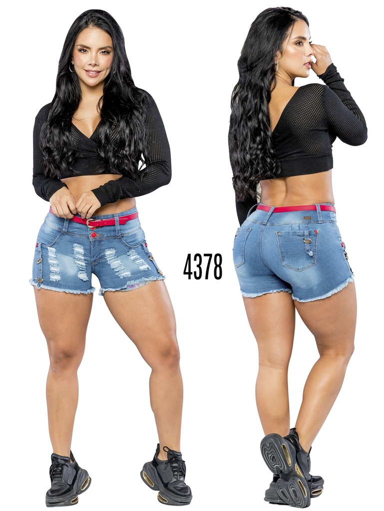 Short Levantacola de Jean Azul Medio Rasgado con Bota Deshilachada